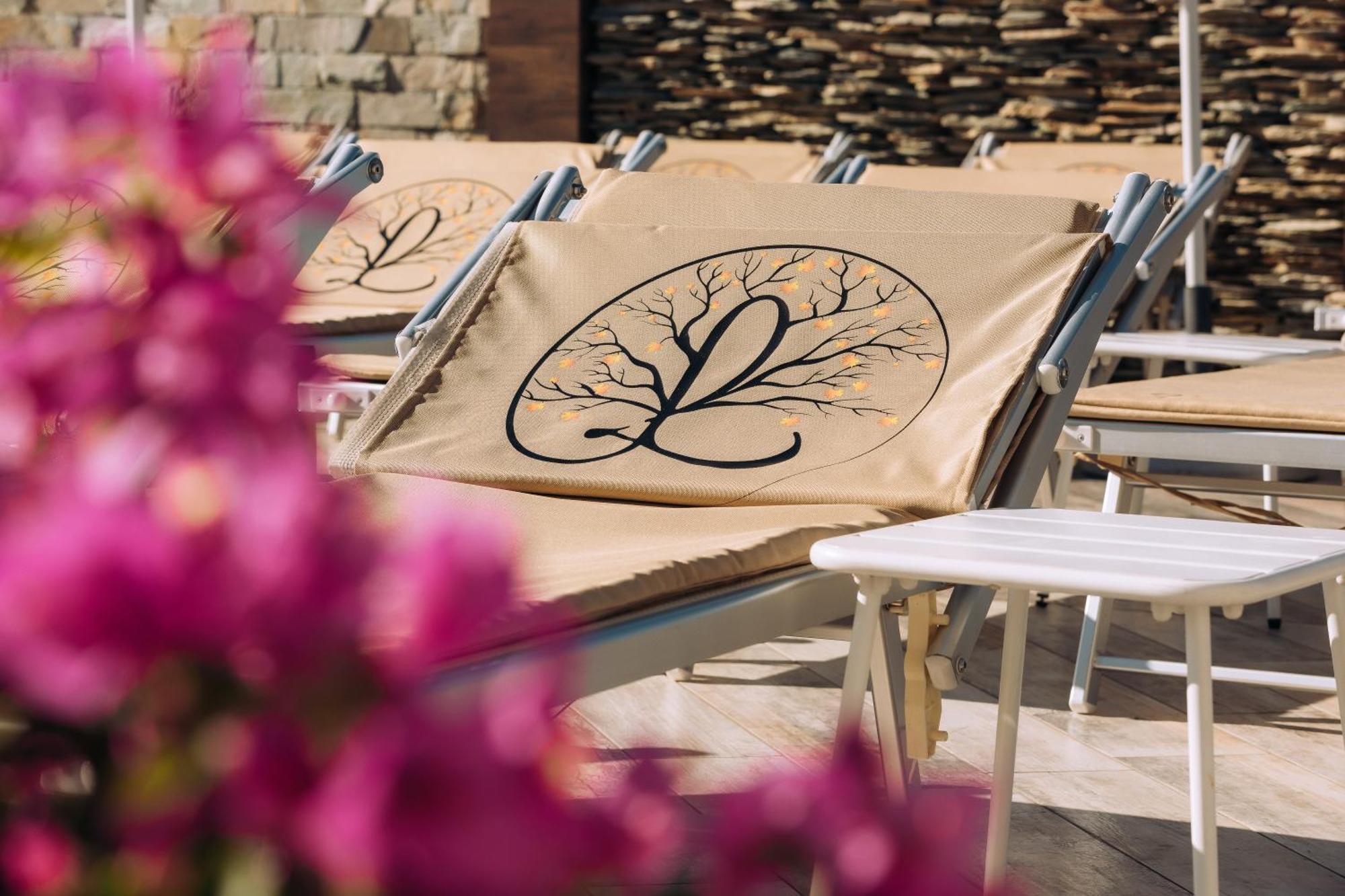 L'Invidia Hotell Novaci-Străini Exteriör bild